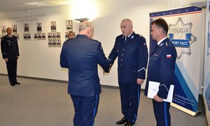 3. Komendant Bukański gratuluje podinsp. Górowskiemu