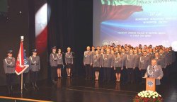 lipiec 2019 - Święto Policji w MCK Sokół - Komendant, poczet sztandarowy, policjanci