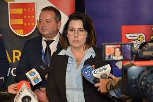 20. K. Dobrzańska-Junco podczas briefingu prasowego