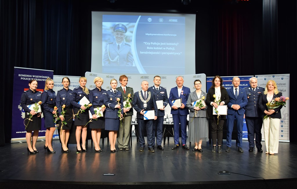 wspólne zdjęcie organizatorów, prelegentów