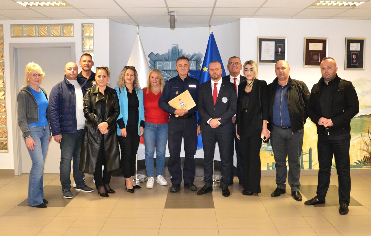 wspólne zdjęcie I Zastępcy Komendanta oraz przedstawicieli IPA Region Nowy Sącz oraz IPA Albania