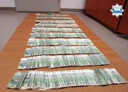 pieniądze odzyskane przez policjantów - fot. KMP w N. Sączu