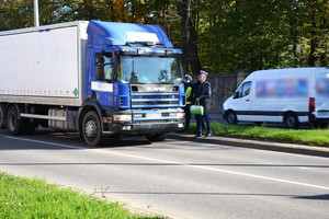 15. kierowca ciężarówki otrzymuje gadżety służące poprawie bezpieczeństwa