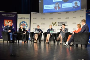 11. panel 1, panelistki podczas rozmowy