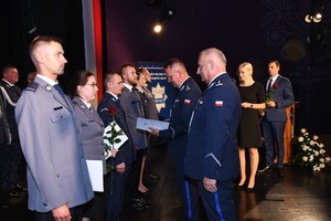 12. komendanci wręczają akty mianowania