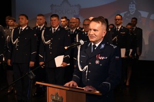 16. insp. A. Bednarek przemawia przy mównicy