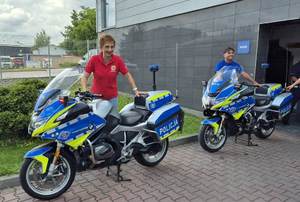 2. Przedstawicielka IPA Słowacja przy oznakowanych motocyklach