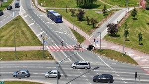 Widok z drona  na ruch uliczny