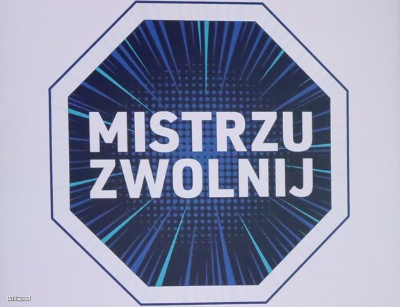 znak z napisem mistrzu zwolnij