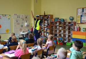 policjant podczas prelekcji