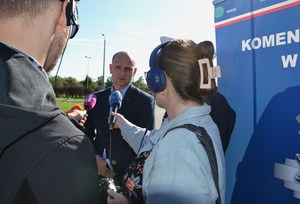 I Zastępca Dyrektora MORD rozmawia z dziennikarzami