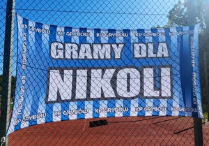 transparent z napisem Gramy dla Nikoli KP Grybów