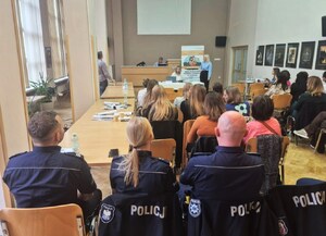 uczestnicy konferencji w OPS