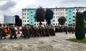 uczniowie ZS nr 2 podczas uroczystości
