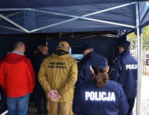 przedstawiciele służb biorących udział w ćwiczeniach