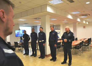 przywitanie uczestników kursu  aspiranckiego w sądeckiej komendzie