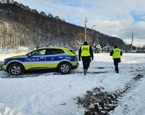 policjant i funkcjonariusz SOK podczas patrolu