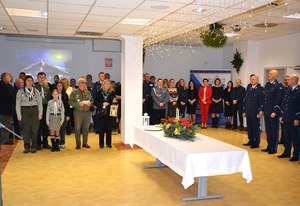 1. uczestnicy spotkania wigilijnego w sali konferencyjnej komendy