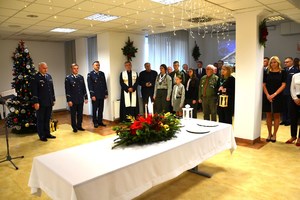 7. kierownictwo komendy, harcerze, zaproszeni goście, policjanci i pracownicy