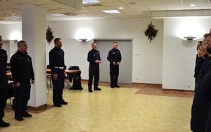 Zastępca komendanta rozpoczyna kurs podoficerski w sali konferencyjnej