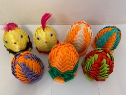 kolorowe jajka-szyszki