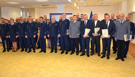 wspólne zdjęcie uczestników uroczystej zbiórki