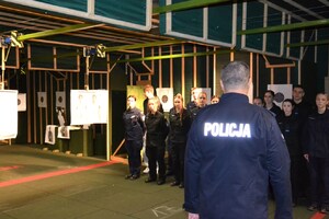 8. uczniowie na strzelnicy