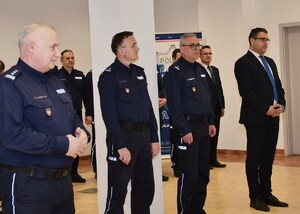 kierownictwo komendy obok związkowiec