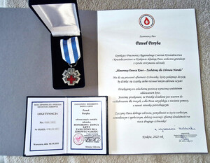 list gratulacyjny i odznaka Honorowy dawca Krwi - Zasłużony dla zdrowia Narodu