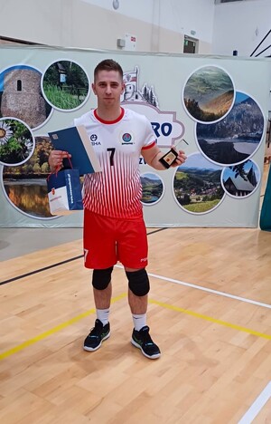 W. Zięba reprezentuje sądecką Policję podczas turnieju siatkarskiego