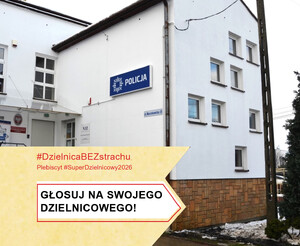 budynek PP w Chełmcu, napis Głosuj na swojego dzielnicowego