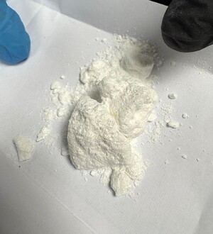 zabezpieczona substancja w postaci białego proszku