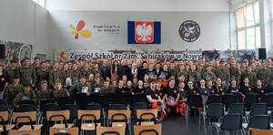 wspólne zdjęcie uczestników uroczystości