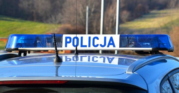 dach radiowozu z lampą błyskową z napisem Policja - fot. ilustracyjne KMP NS