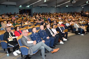 2. uczestnicy konferencji zgromadzeni w auli