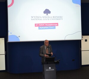 5. Adam Skwarło przy mównicy