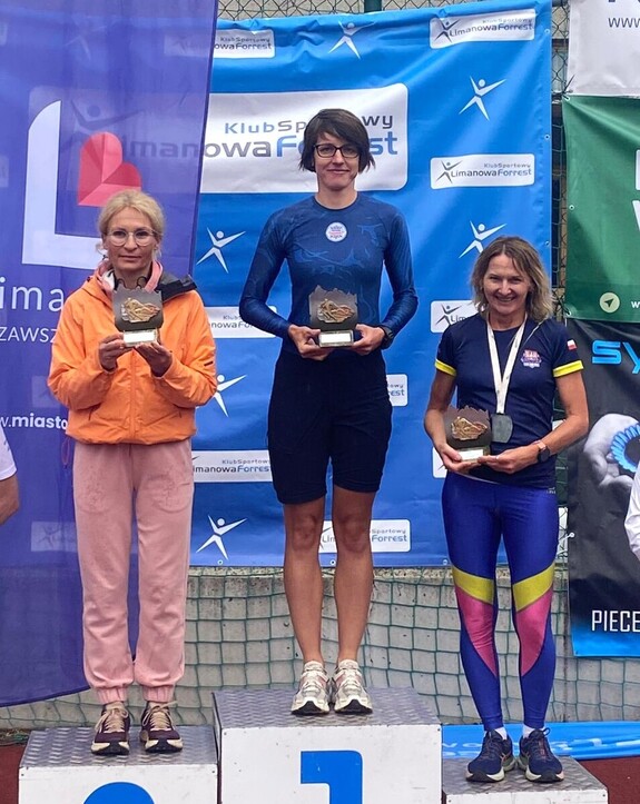 st. sierż. Marlena Bajsarowicz na 1. miejscu podium w klasyfikacji kobiet XIV Otwartych Mistrzostw Służb Mundurowych w Biegu Górskim