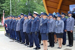 3. awansowani policjanci w szyku