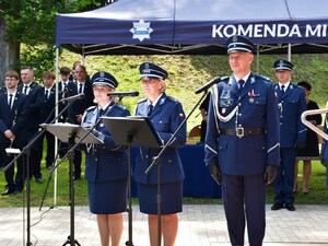 35. dowódca uroczystości, policjantki prowadzące uroczystość