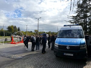 8. uczestnicy wydarzenia korzystają z przygotowanych atrakcji