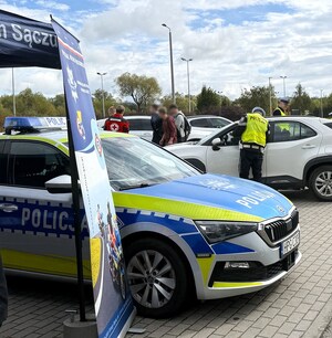 9. policjant podczas prowadzenia kontroli pojazdu