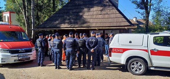7. Pojazdy strażackie i umundurowani policjanci