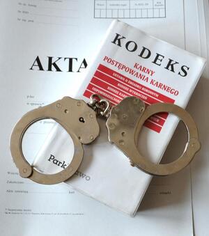 akta, kajdanki i kodeks