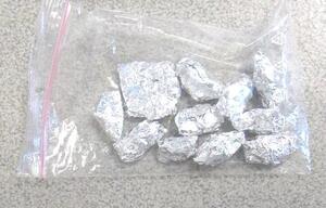 zwitki folii aluminiowej w woreczku strunowym - zdjęcie ilustracyjne