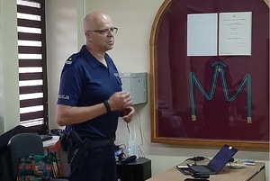 Nadkomisarz Wojciech Chechelski z Wydziału Prewencji przemawia