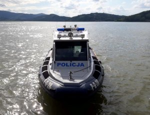 łódź wodnego posterunku Policji w Rożnowie