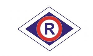 logo policji ruchu drogowego - znak zakazu ruchu z literą R wpisany w niebieski romb na białym tle