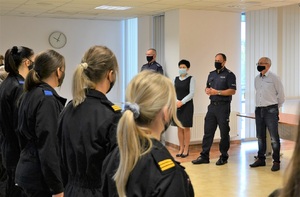 Komendant, Zastępca Naczelnika Wydz. Prewencji oraz dyrektorka i nauczyciel ZS w Marcinkowicach