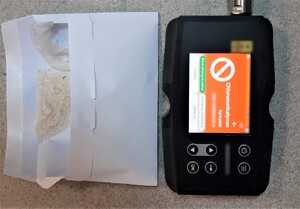 zabezpieczony klefedron obok testera