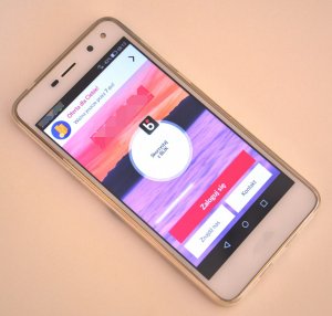 telefon komórkowy z aplikacją umożliwiającą korzystanie z BLIK